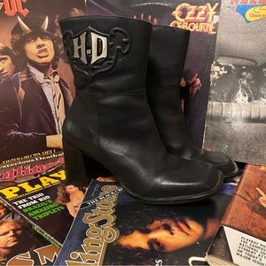 Vintage Harley Davidson buckle style logo heeled boots. UK 6 US women’s 8